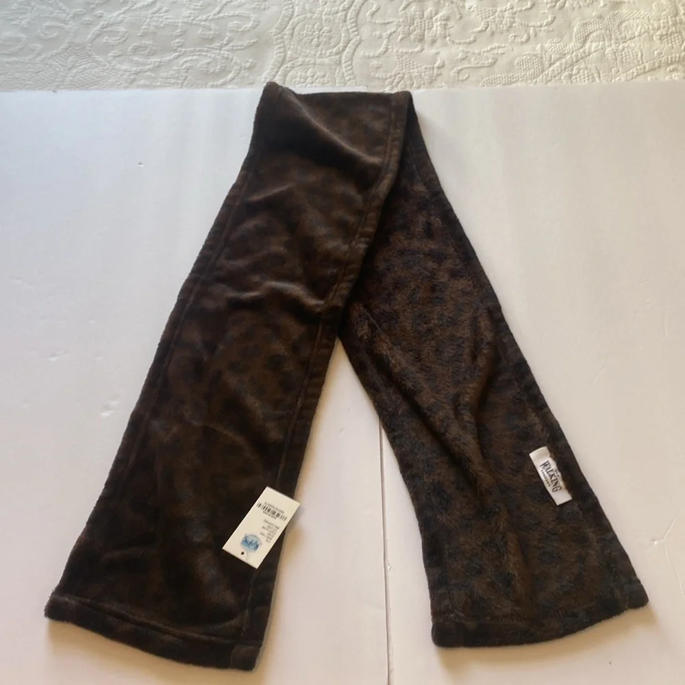 The Walking‎ Company Leopard Print Scarf